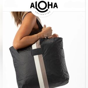 NWT- Aloha Day Tripper, LeVoyageur collection